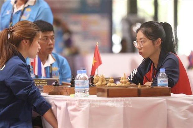 SEA Games 32: Vietnam bag first gold medal hinh anh 1