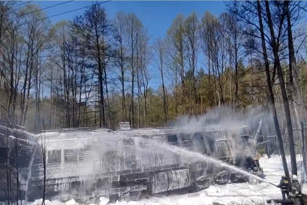 Ukraine nã pháo vào ngôi làng Nga, Kiev không biết về sáng kiến của Vatican