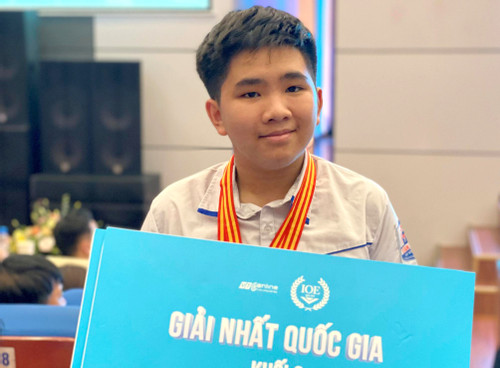 Nam sinh Phú Thọ giành 2 giải Nhất quốc gia thi Olympic tiếng Anh trên Internet