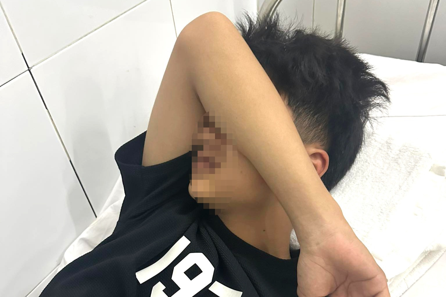 Nam sinh ở Đà Nẵng bị nhóm thanh niên đánh gãy 4 răng, nhấn xuống biển