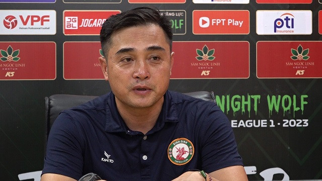 HLV Nguyễn Đức Thắng bức xúc vì công tác trọng tài sau trận thua trước Viettel
