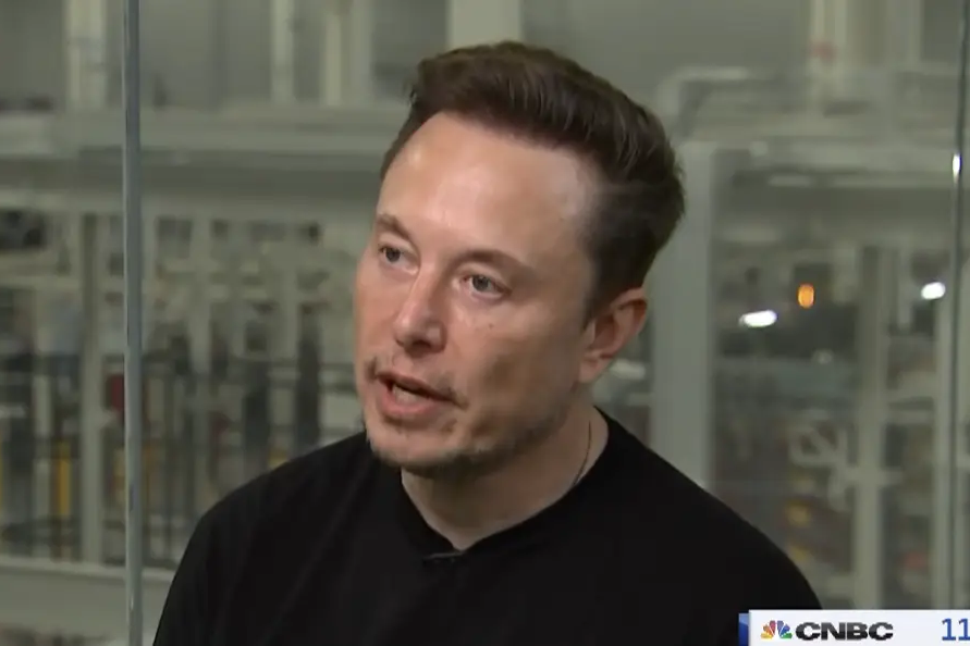 Elon Musk bị chỉ trích đạo đức giả vì phát ngôn về làm việc xa