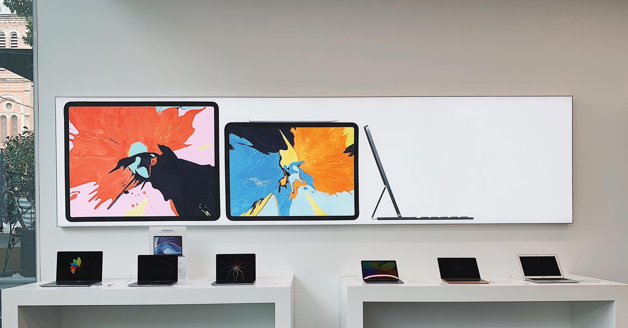 Online Apple Store opens in Vietnam, one Apple reseller shuts down on