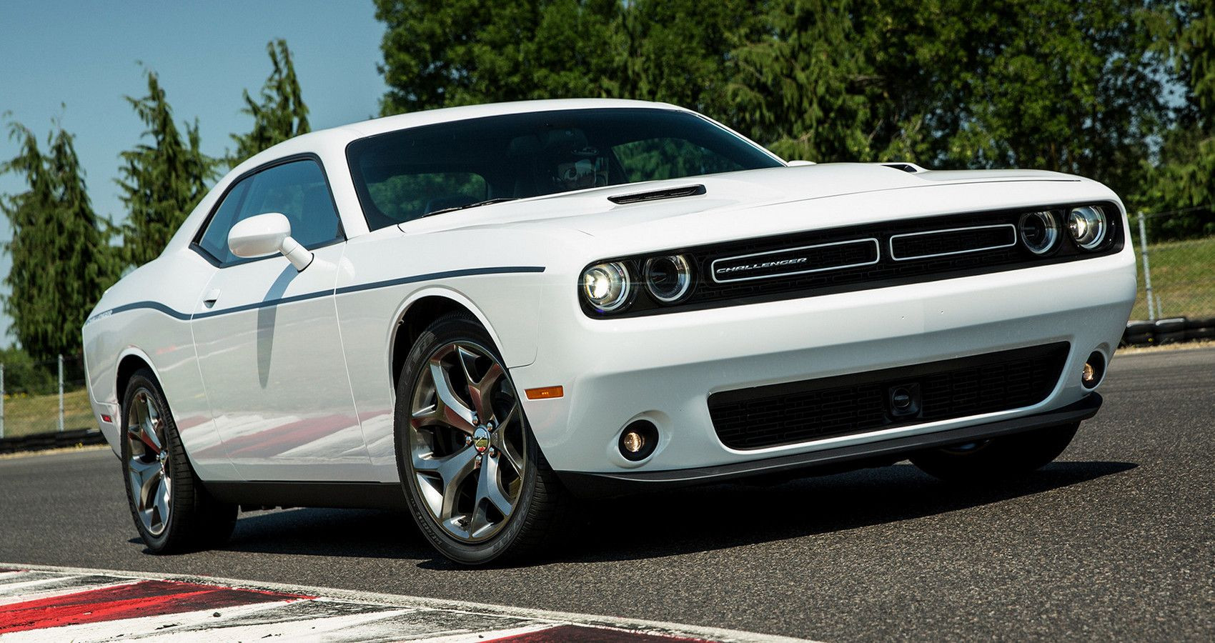 Dodge Challenger SXT - Front Quarter