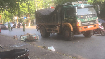 Xe tải gây tai nạn chết người trên phố ở Hà Nội