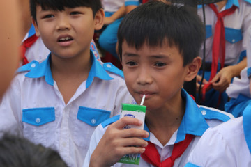 Hết năm học sinh vẫn chưa được uống sữa học đường, Sở GD-ĐT nói gì?