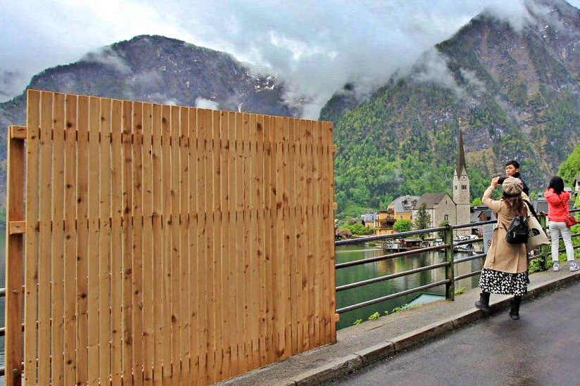 Thị trấn đẹp nhất thế giới dựng hàng rào ngăn du khách check-in