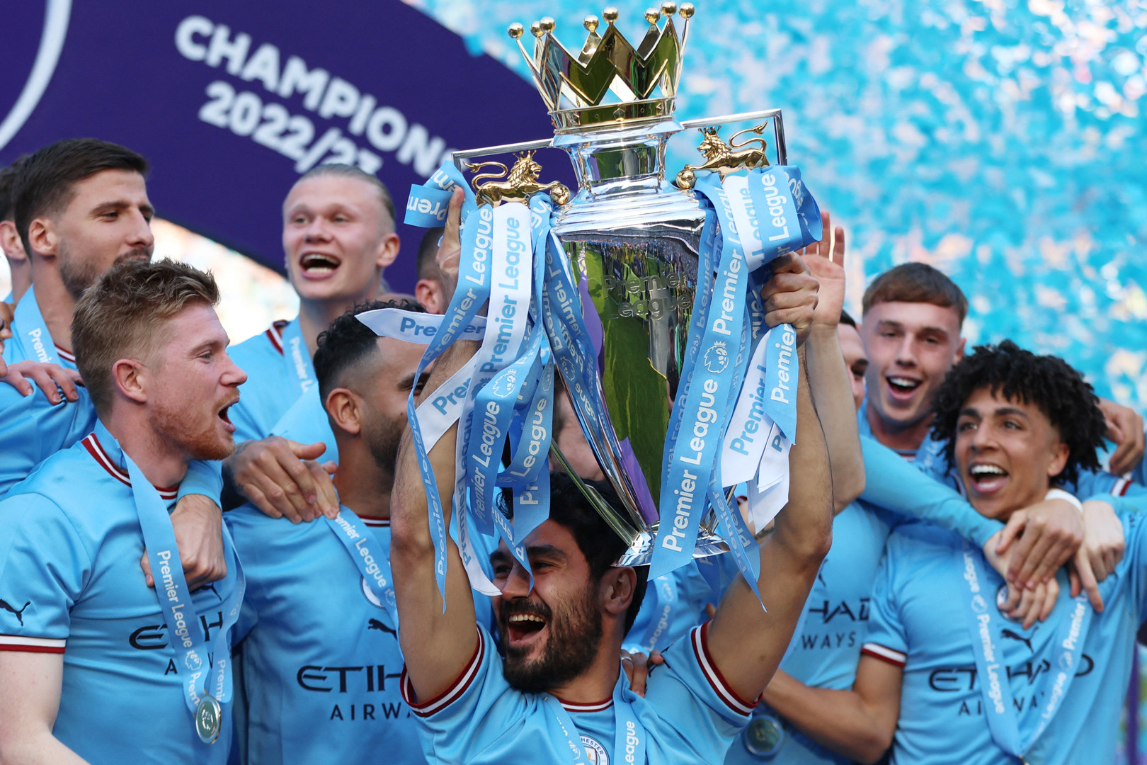 Man City thống trị bóng đá Anh: Nghệ thuật khích tướng của Pep Guardiola