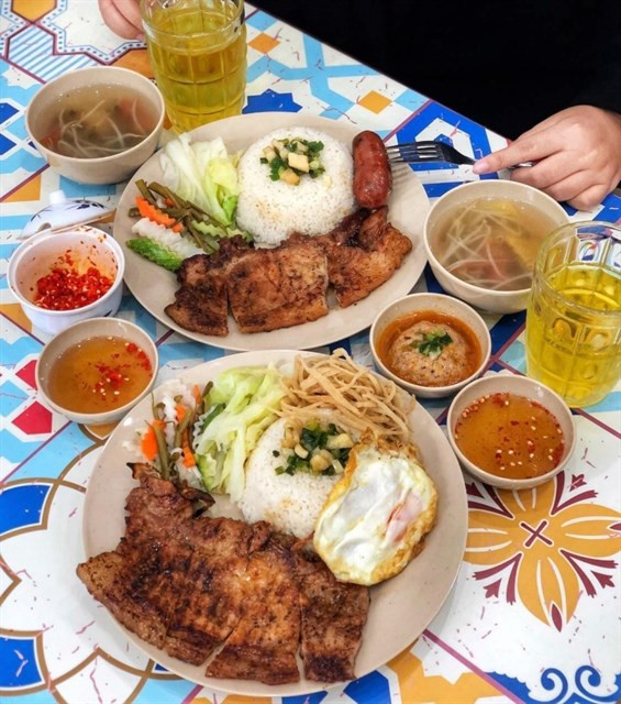 Broken rice ranks second among top 100 most tasty rice dishes in Asia by TasteAtlas hinh anh 1