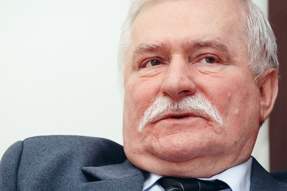 Cựu Tổng thống Ba Lan than phiền lương hưu không đủ sống