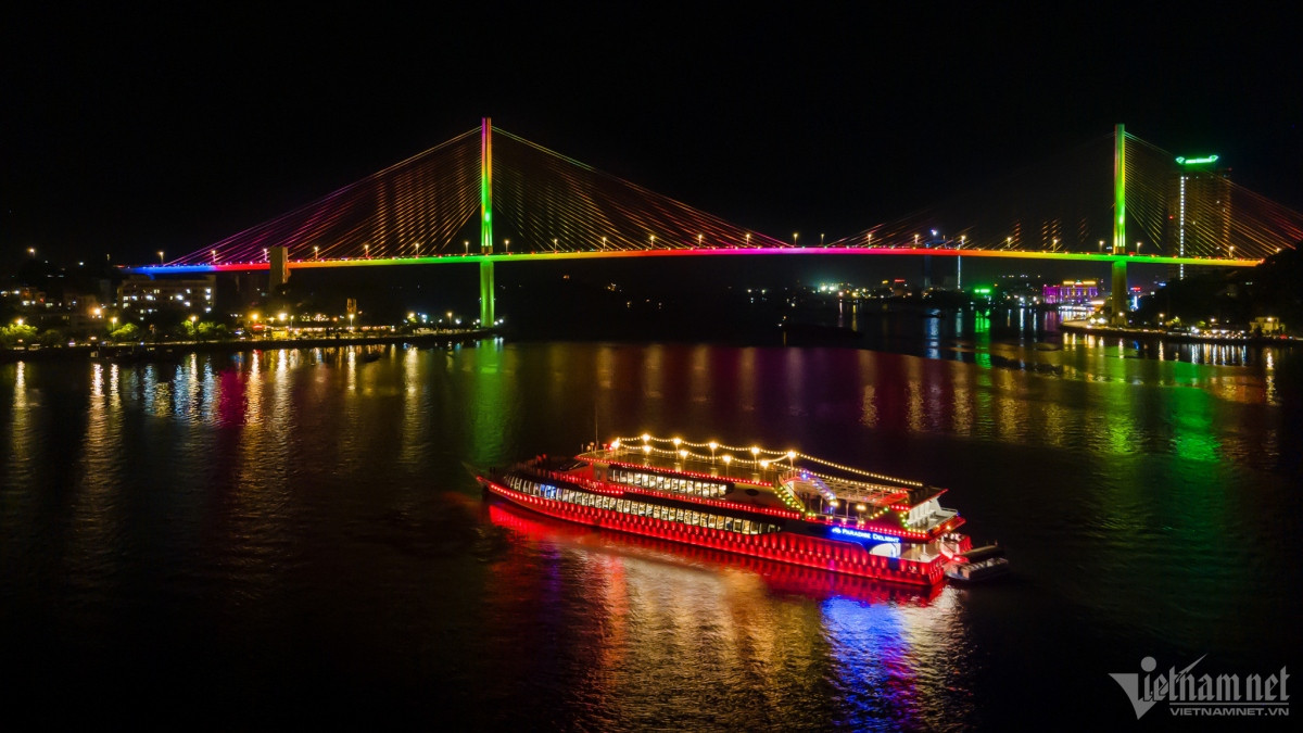 experiencing luxury five-star cruise in ha long bay picture 6