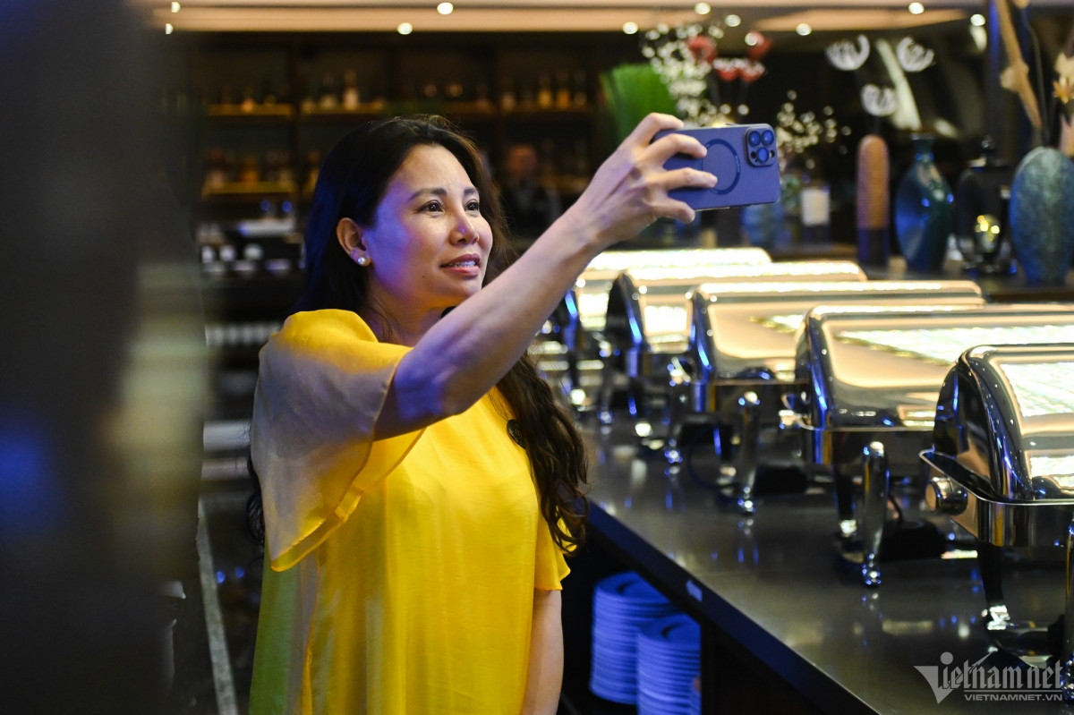 experiencing luxury five-star cruise in ha long bay picture 7