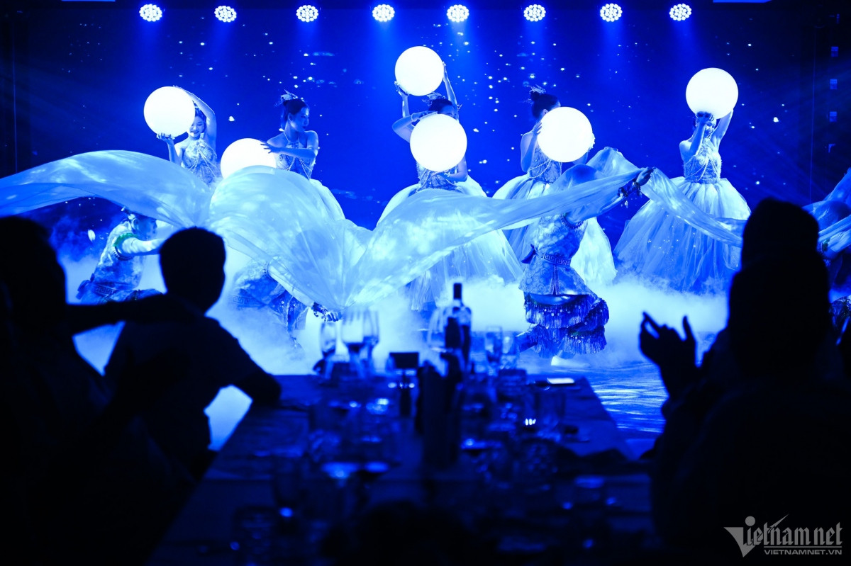 experiencing luxury five-star cruise in ha long bay picture 11