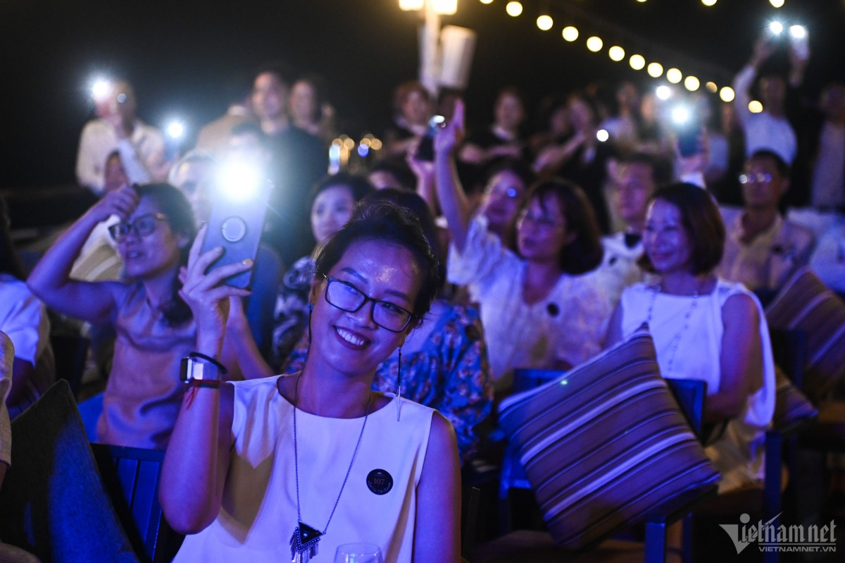 experiencing luxury five-star cruise in ha long bay picture 13