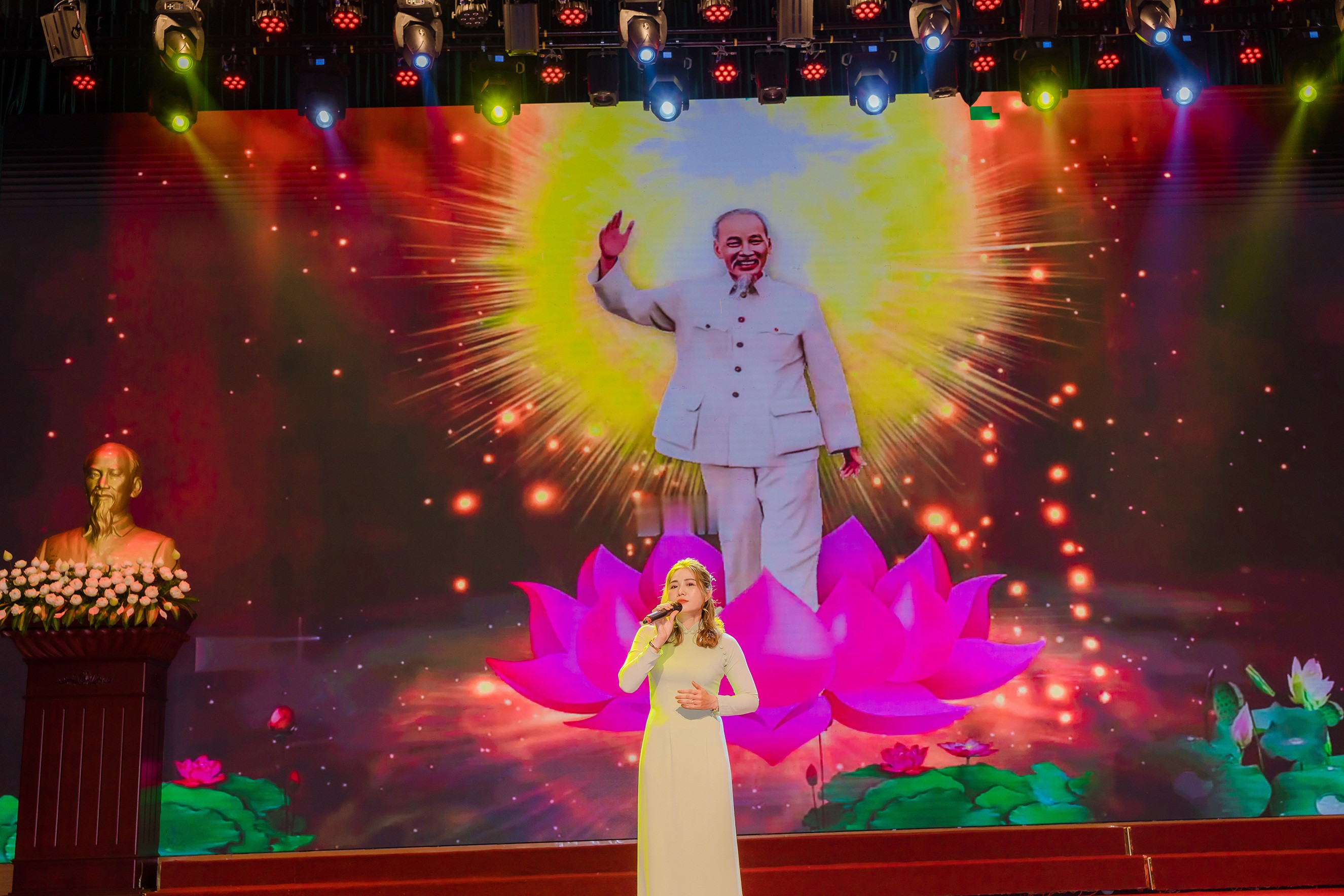 25 tiết mục văn nghệ đặc sắc của công nhân lao động mừng sinh nhật Bác - 8