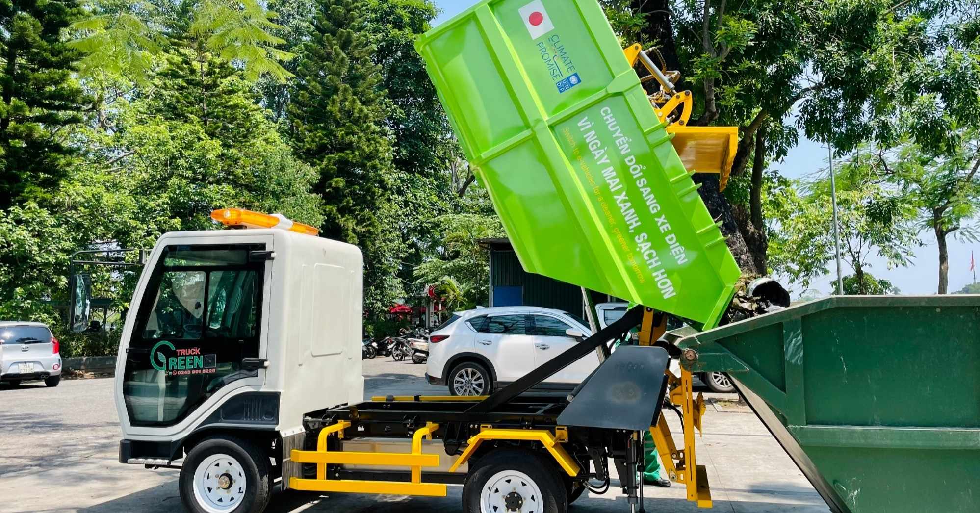 Huế dùng 6 xe tải điện thu gom rác thải nhằm phát triển giao thông xanh