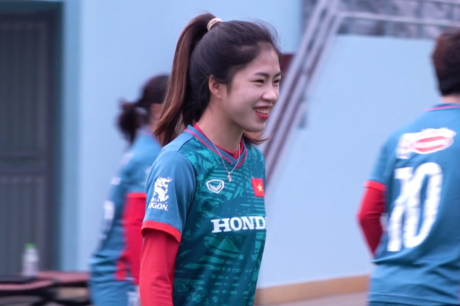 Thanh Nhã tươi cười trở lại sân tập sau SEA Games, tuyển nữ hướng tới World Cup