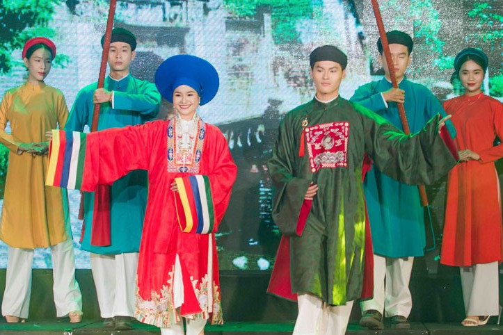 Hoa hậu Thanh Hà, người mẫu Quốc Bảo làm vedette