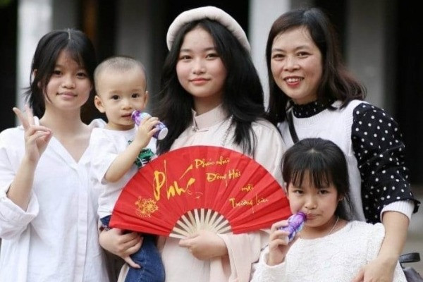 Mẹ xoay xở làm nhiều nghề nuôi 4 con khi chồng đột ngột qua đời