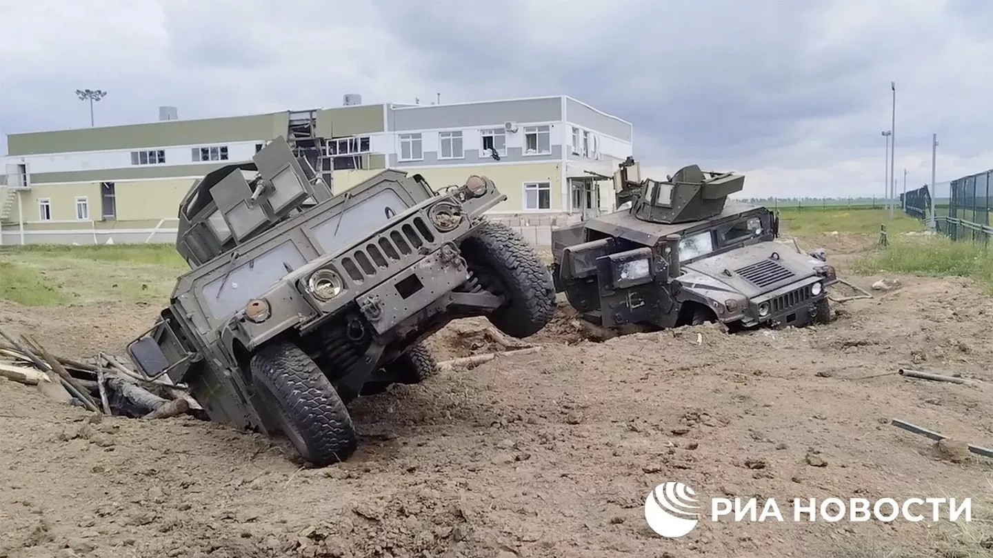 Video Nga đẩy lùi nhóm vũ trang tấn công tỉnh giáp Ukraine