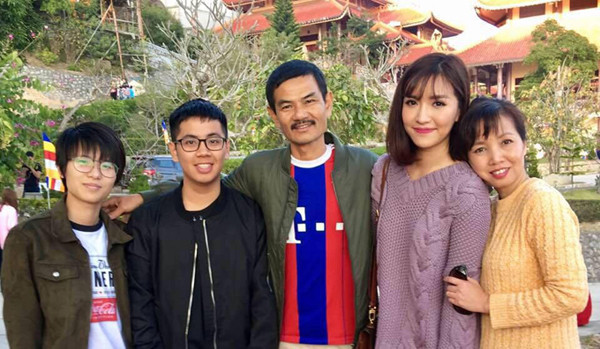 Mẹ ruột nổi tiếng mxh của Bích Phương: 'Cà khịa' chuyện con gái chậm lấy chồng