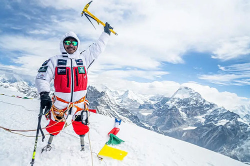 Hành trình chạm đến đỉnh Everest, làm nên lịch sử của người đàn ông cụt 2 chân