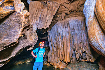 Ngắm nghìn thạch nhũ lạ mắt trong hang Bó Mỳ, điểm đến mới tuyệt đẹp ở Hà Giang