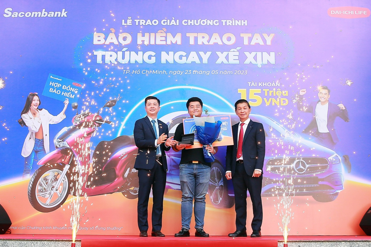 Trao thưởng xe Mercedes cho khách hàng tham gia bảo hiểm tại Sacombank