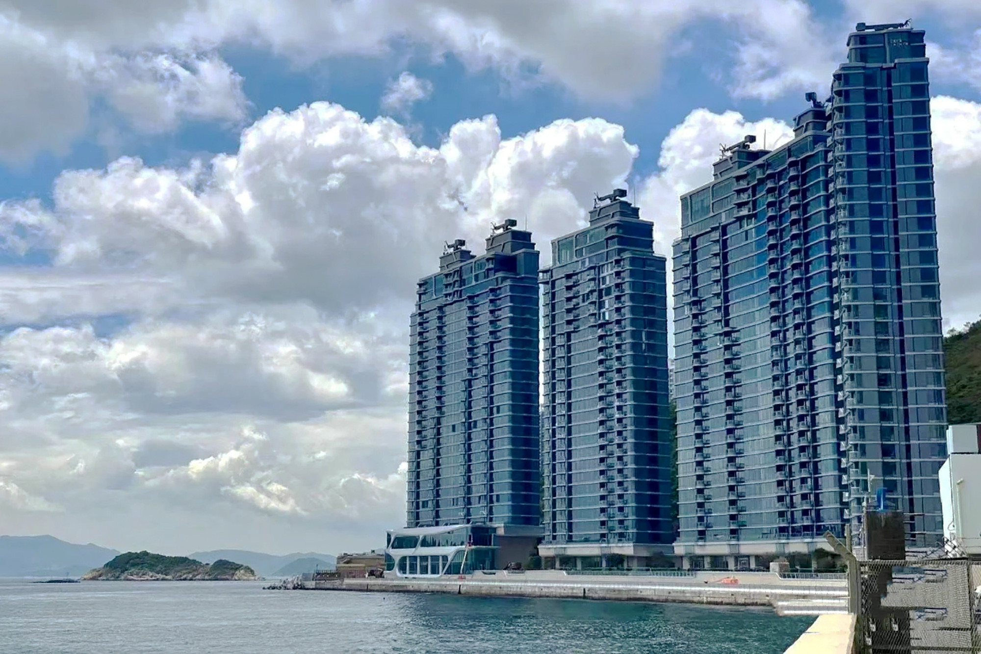 Dự án căn hộ triệu USD ở Hong Kong nguy cơ bị siết nợ