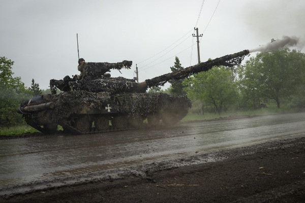 Ukraine áp sát ngoại ô Bakhmut, Nga lên án 'nhóm phá hoại' tập kích Belgorod