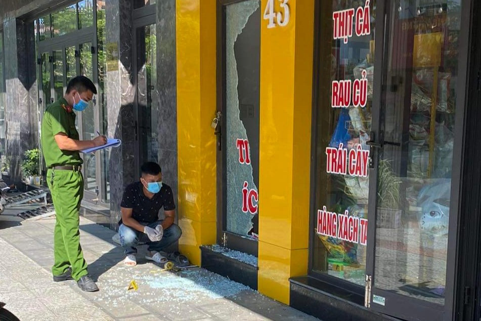 Siêu thị ở Đà Nẵng bị đập cửa kính, lấy trộm két tiền