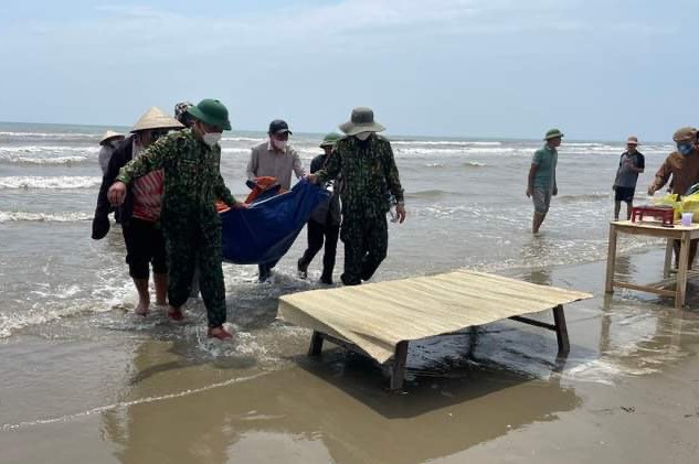 Tìm thấy thi thể hai anh em mất tích trên biển Hà Tĩnh