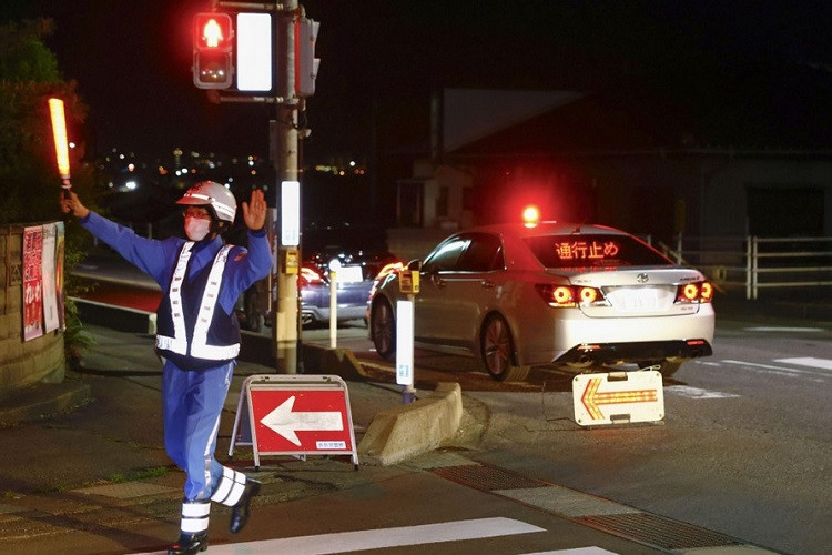 Nhân chứng kể lại giây phút chạm mặt hung thủ xả súng và đâm dao ở Nhật
