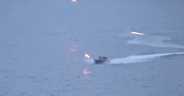 Video Nga tiêu diệt xuồng cao tốc tấn công tàu do thám ở Biển Đen