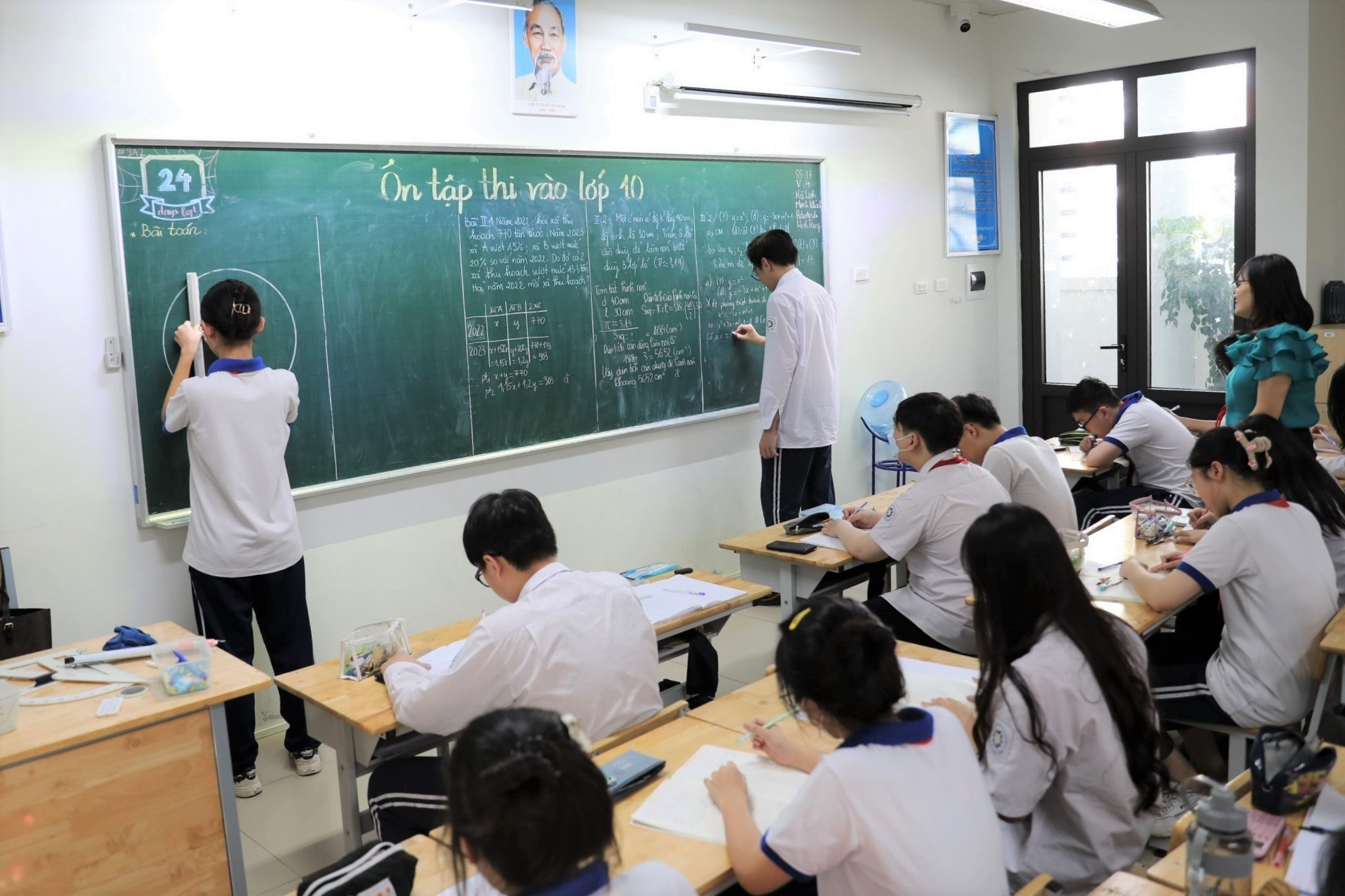 1 chọi 10 vào lớp 10 Trường THPT Chuyên Khoa học Tự nhiên