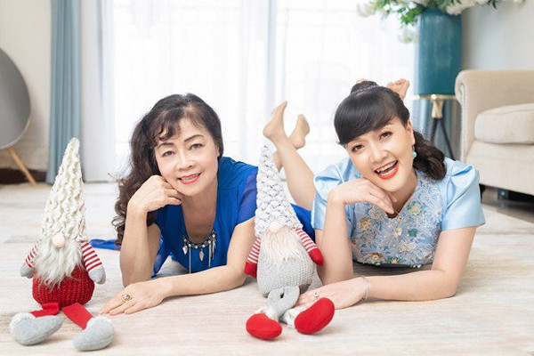 Mẹ ruột Vân Dung: Nữ diễn viên Đoàn ca múa Tây Bắc, tuổi hưu trẻ đẹp ngỡ ngàng