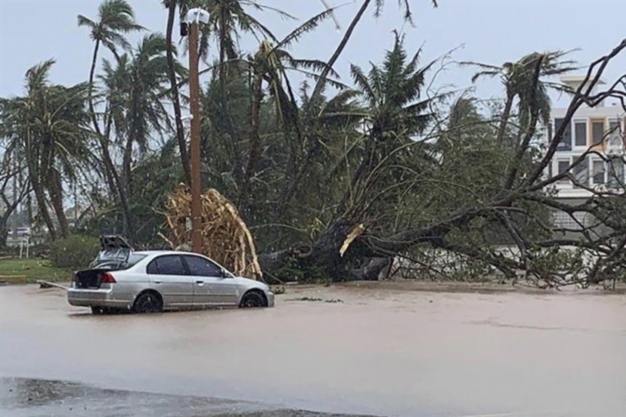 Hàng nghìn du khách mắc kẹt ở Guam do bão Mawar