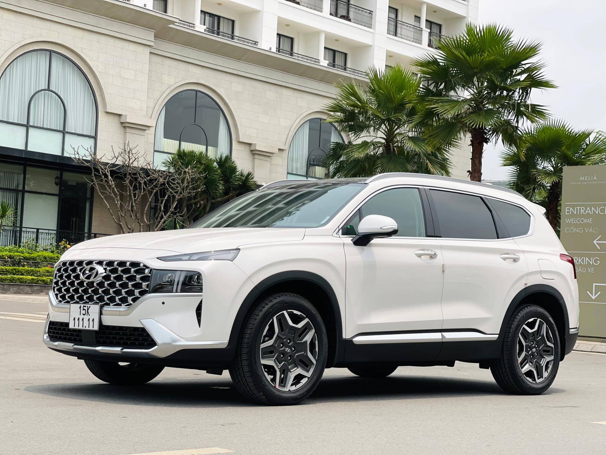 Hyundai Santa Fe 2023 trúng biển ngũ quý 1 'hét' giá 2,5 tỷ đồng