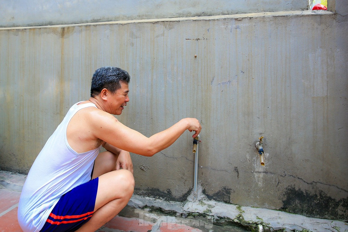 Many areas in Hanoi face severe water shortage
