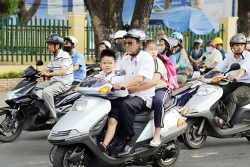 Từ vụ bé 4 tuổi vặn tay ga xe máy làm 3 người chết, bỏ ngay thói quen nguy hiểm