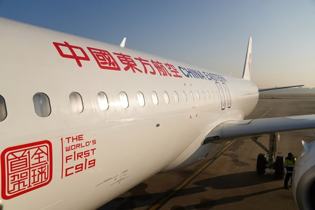 Máy bay do Trung Quốc tự sản xuất bay chuyến thương mại đầu tiên