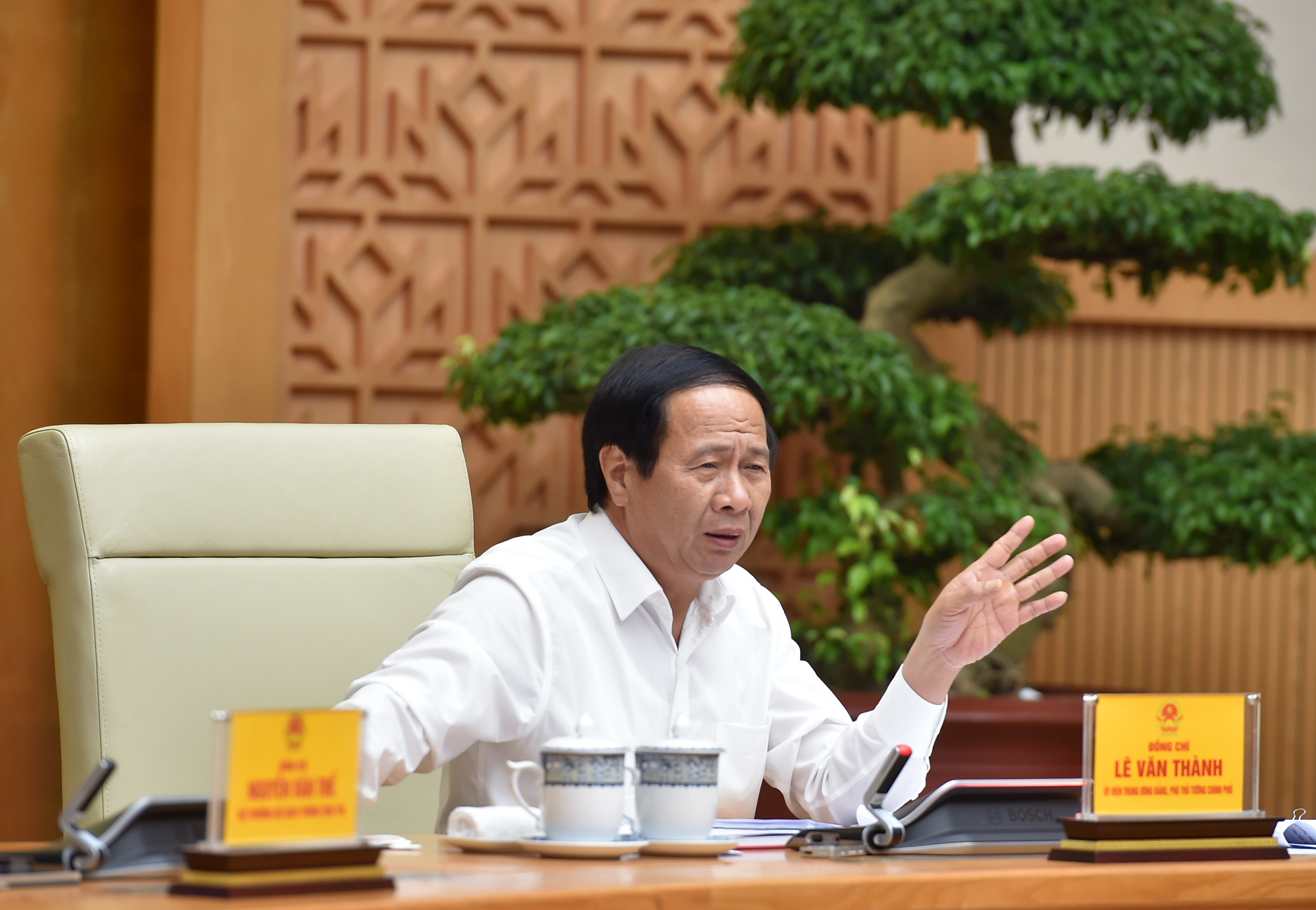 Phó Thủ tướng Lê Văn Thành: Ai làm chậm tiến độ thì đứng ra ngoài