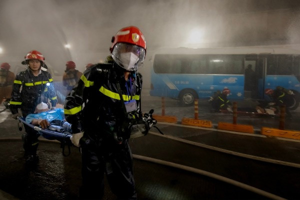 Diễn tập tình huống tông xe liên hoàn gây cháy nổ tại hầm Thủ Thiêm