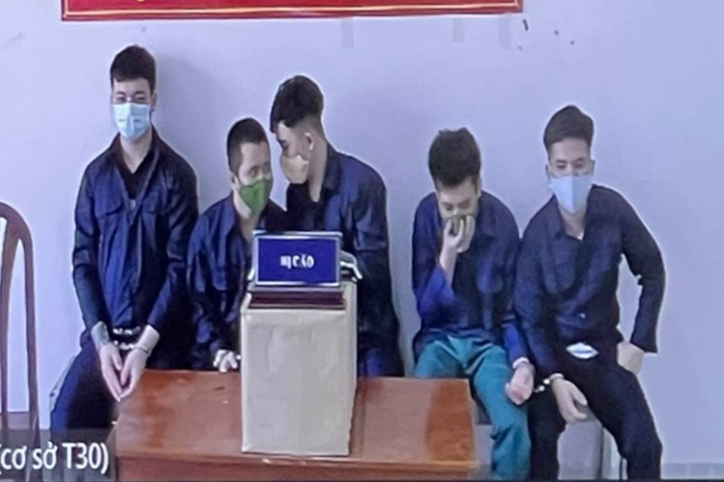 Phiên tòa trực tuyến tới trại giam Chí Hòa, xét xử nhóm vác dao đi cướp ở TP.HCM