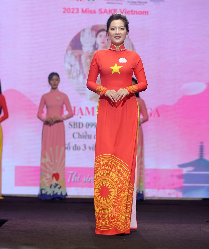 Cô gái Hà Nội sắp bảo vệ luận án tiến sĩ giành vương miện Hoa hậu