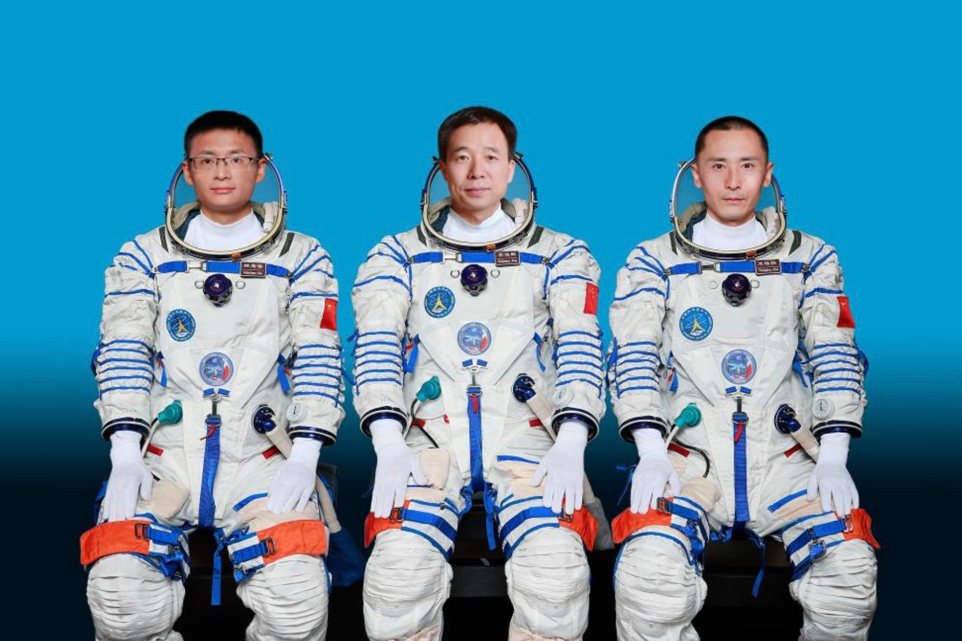 Trung Quốc đưa nhà du hành dân sự đầu tiên vào vũ trụ