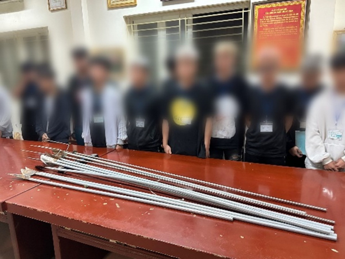 Tạm giữ 18 đối tượng mang hung khí đi 'giải quyết mâu thuẫn' rồi quay TikTok