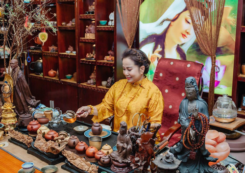 Bộ sưu tập 1.000 ấm trà tử sa của người phụ nữ Việt đạt kỷ lục thế giới