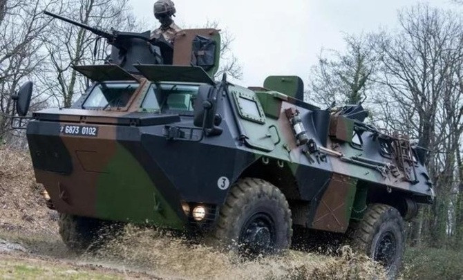 Nga phá hủy đoàn xe bọc thép chở quân VAB ở Ukraine