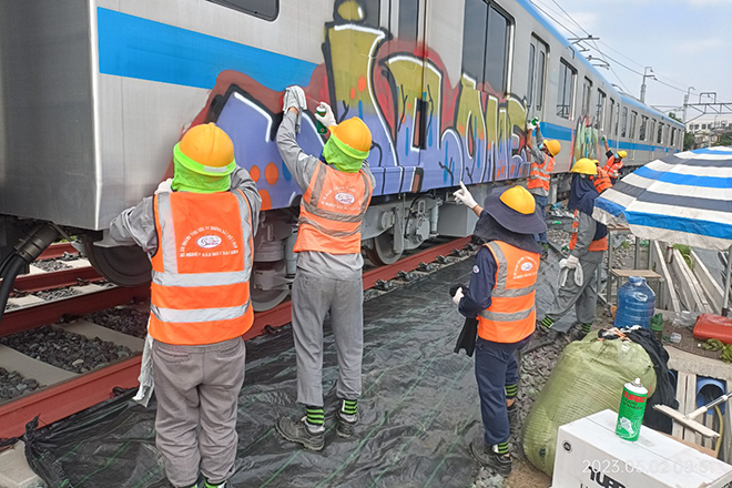 Công an vào cuộc điều tra vụ tàu metro số 1 bị vẽ bậy